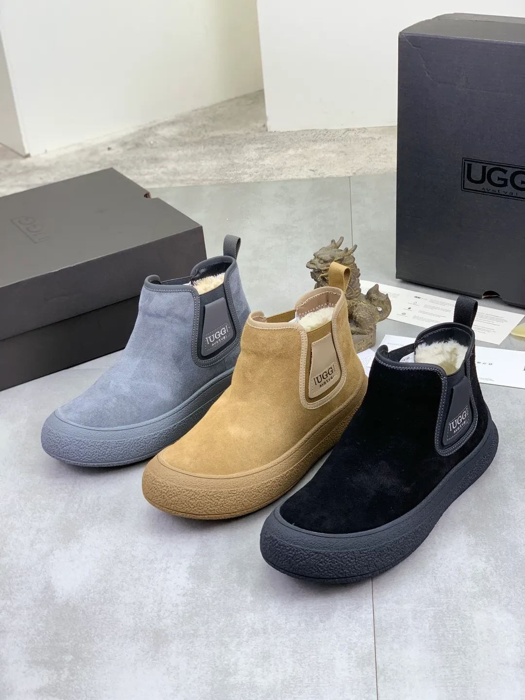 Men's men's shoes 💰P560 New arrival 🆕🆕🆕 IUGGI A pair of handsome Martin boots that want to be "welded" to the feet. Sheep fur lining is comfortable and warm. The anti-slip performance is even better. Matte cowhide with super comfortable stretch velvet. ➕Fine handmade stitching to keep your feet from freezing in the winter. Must be arranged! Perfectly interpreting the essence of Chelsea, trendy and fashionable, casual and versatile. Size: 39-44